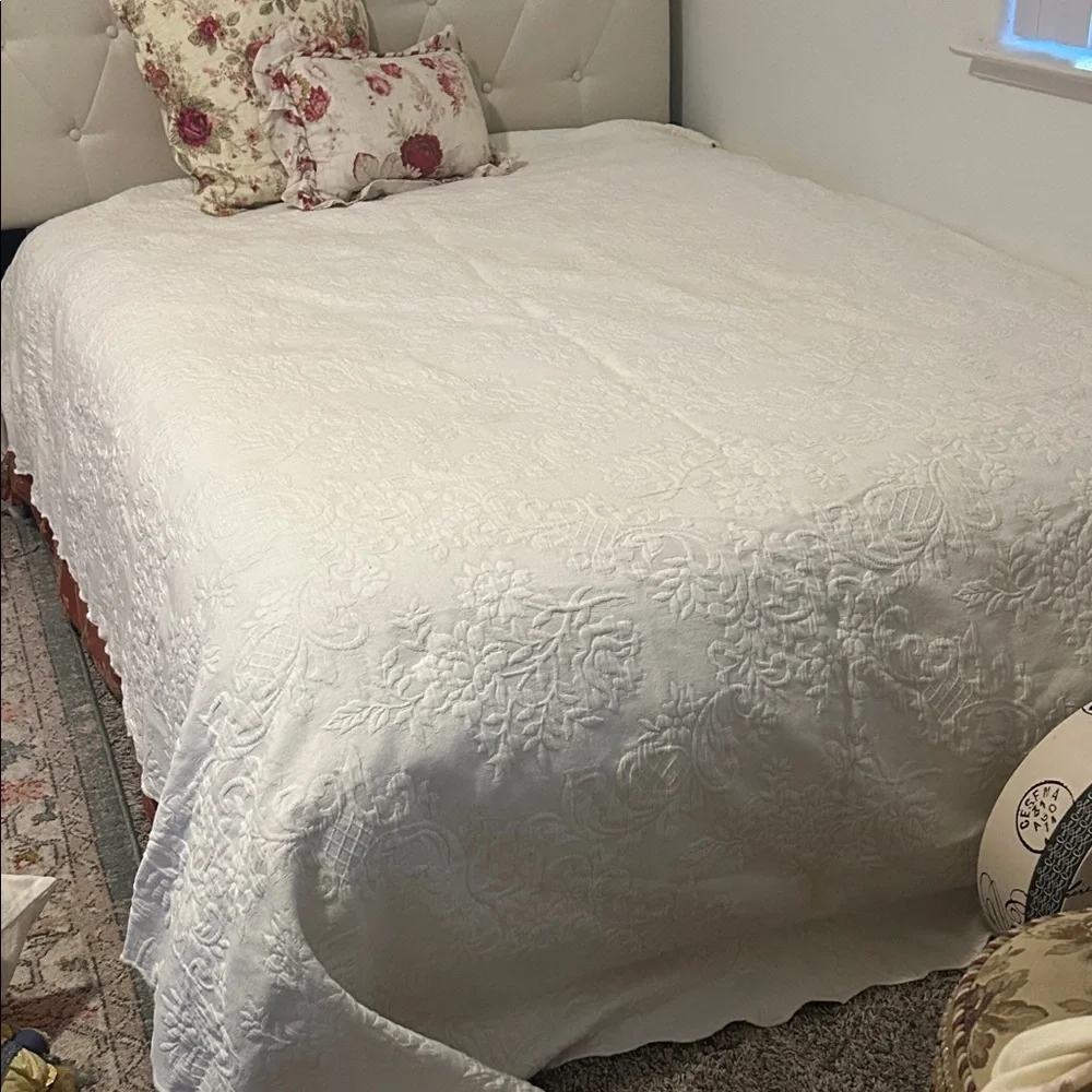 Luxurious White Cream Embroidered Quilt